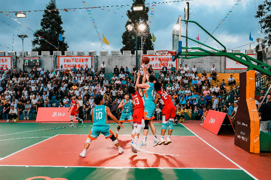 竞技水准,13号杨智毅1v4快攻全场,19号严鹏(@炎伏森)高难度长两分命中