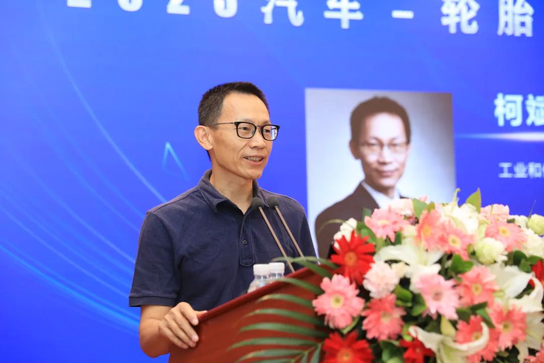 国家信息中心副主任徐长明,就中国汽车市场现状和未来发展趋势,发表