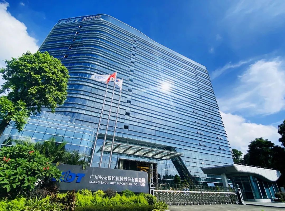 弘亚数控6月8日发布公告称,公司实际控制人李茂洪和