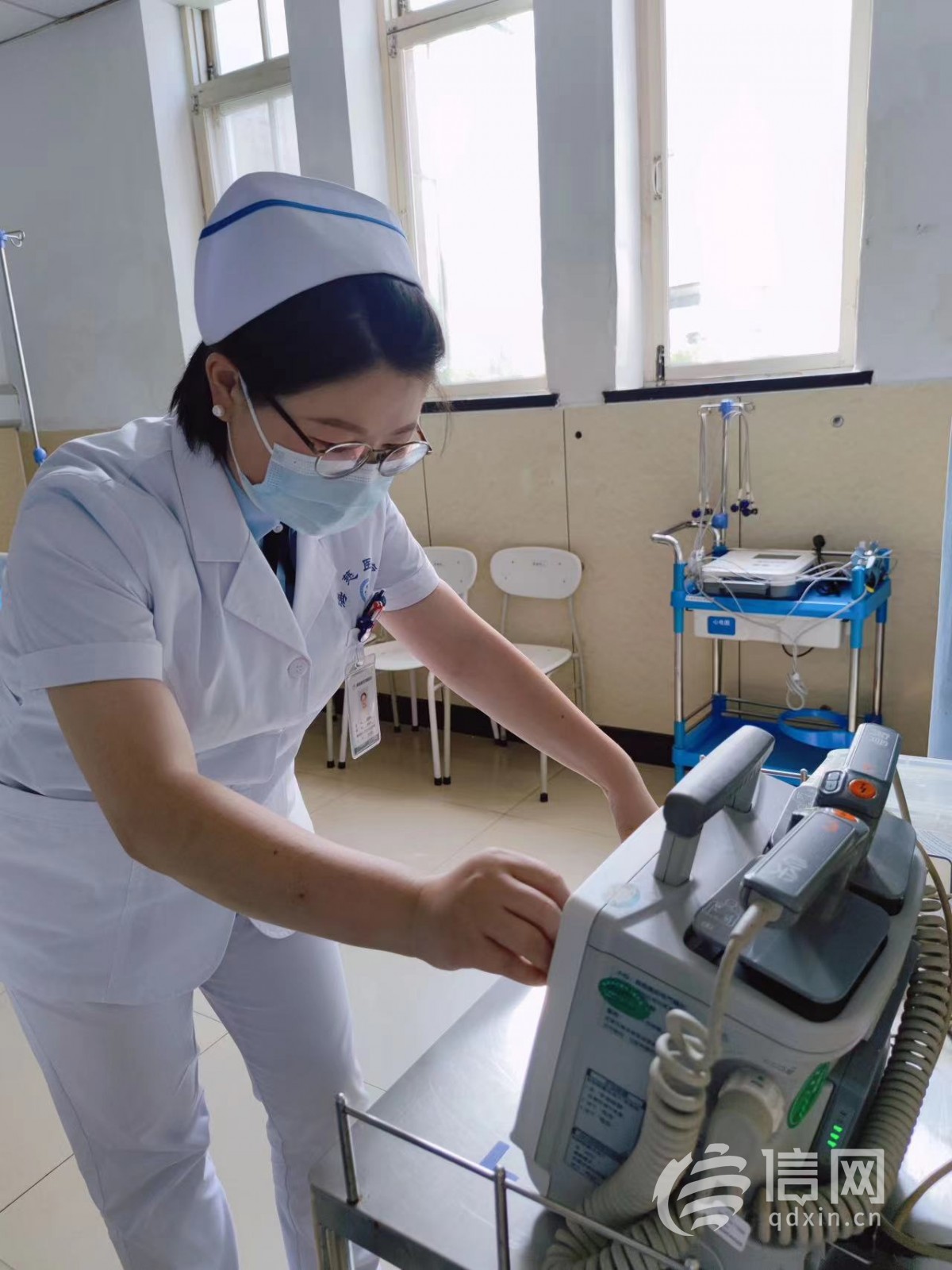 直击急诊科护士长崔晓梅的一天昼夜不停用温暖治愈病患