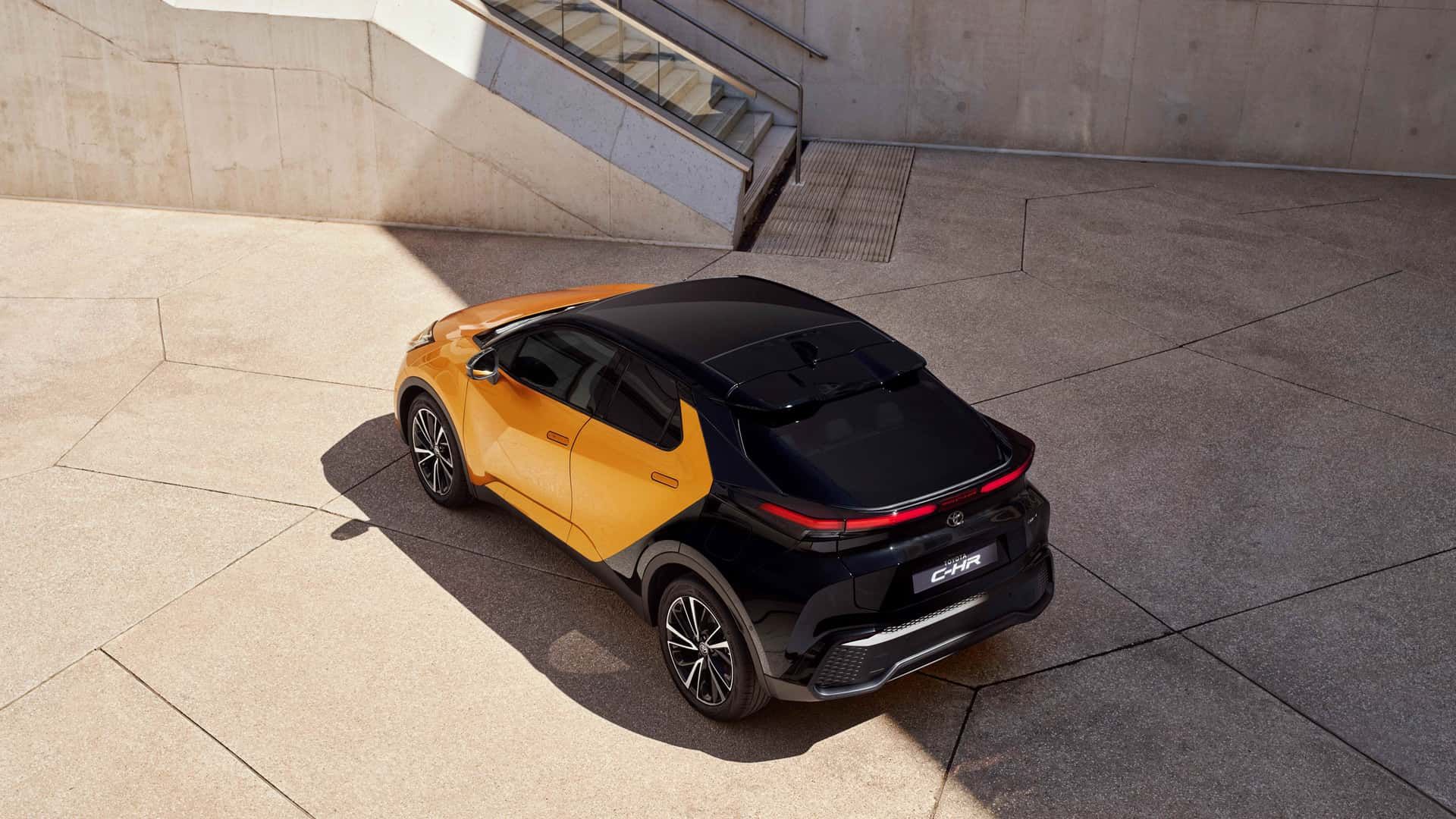 第二代丰田chr帅气登场插电式混合动力两百多匹马力