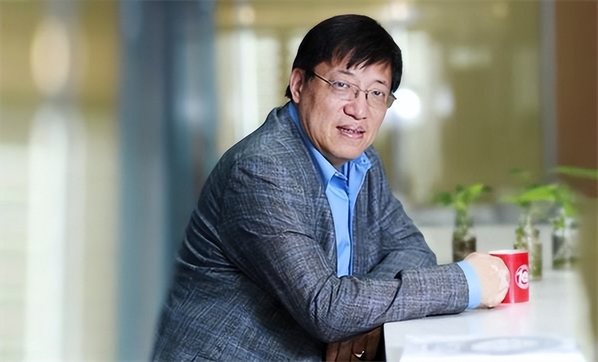 谈及学术,大哥戴伟民则最为突出.