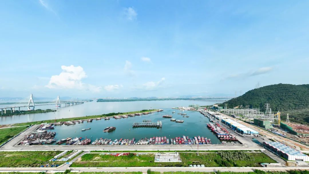 格力地产洪湾中心渔港冷链基地加工车间及综合配套楼主体结构顺利封顶