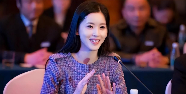 章泽天现身香港与众多顶流名媛同台,说出让女儿受用一生的忠告_财富号_东方财富网