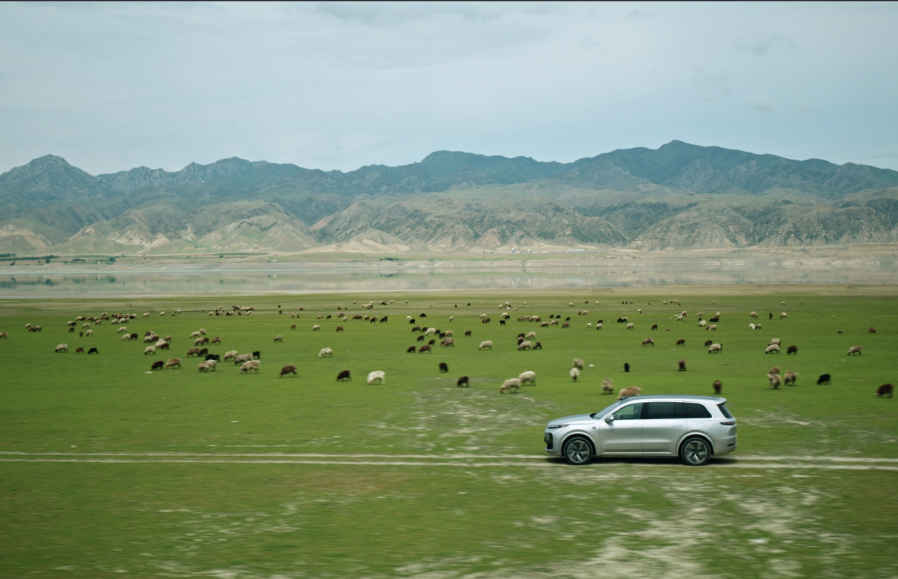 "32575"的数字让理想再次成为当之无愧的第一造车新势力,也使得其二