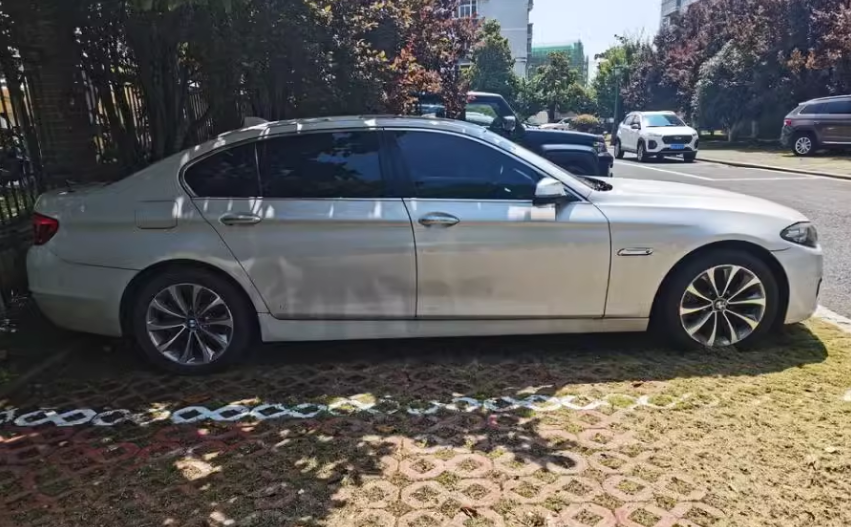 安徽省安庆市一辆宝马牌小型汽车将以17万起拍