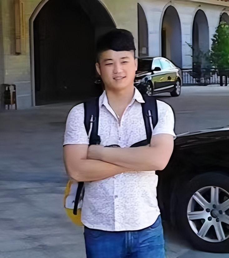 张海秋先生酷爱书法,遍临诸帖,寒暑无间,书法造诣极高,四体皆能,其