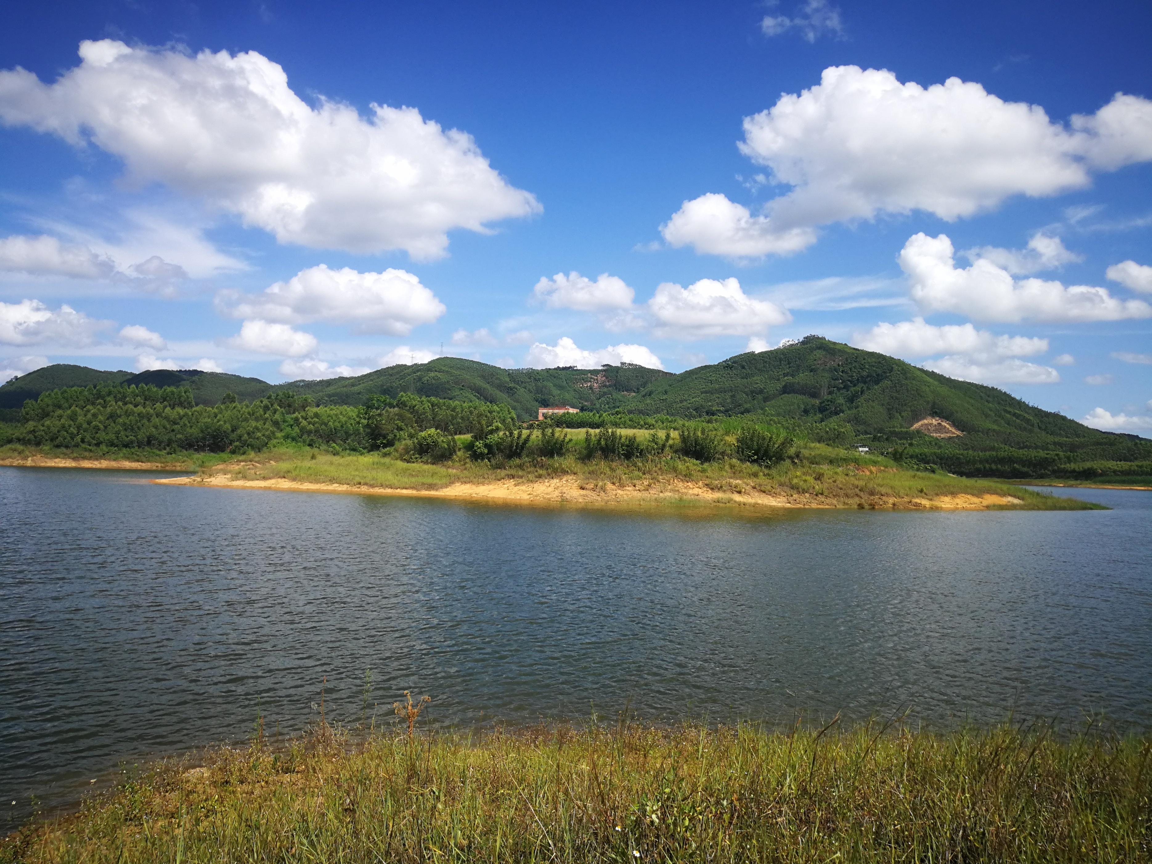 一早便约上几个小伙伴,驱车前往离市区约50公里外的凤凰湖(即大王滩