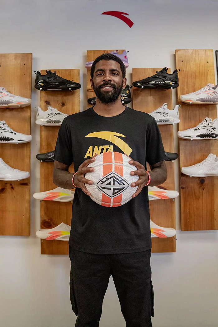 戈登·海沃德等一众nba球星,欧文的加入让安踏篮球的代言人矩阵进一步