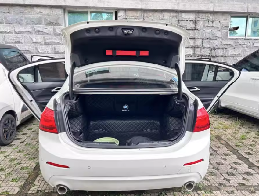 广西壮族自治区防城港市一辆宝马牌汽车将以11万起拍