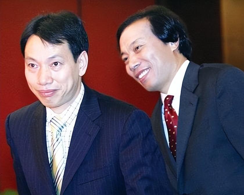 公司上市之后,陈发树也一跃成为了福建首富,身家高达数百亿.
