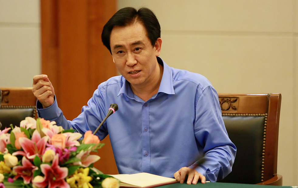 恒大两年亏掉8千多亿,还有2.4万亿负债,许家印却拿走几百亿分红