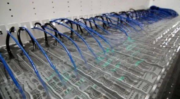 数据中心液冷散热优缺点对比及浸没式液冷表面强化处理