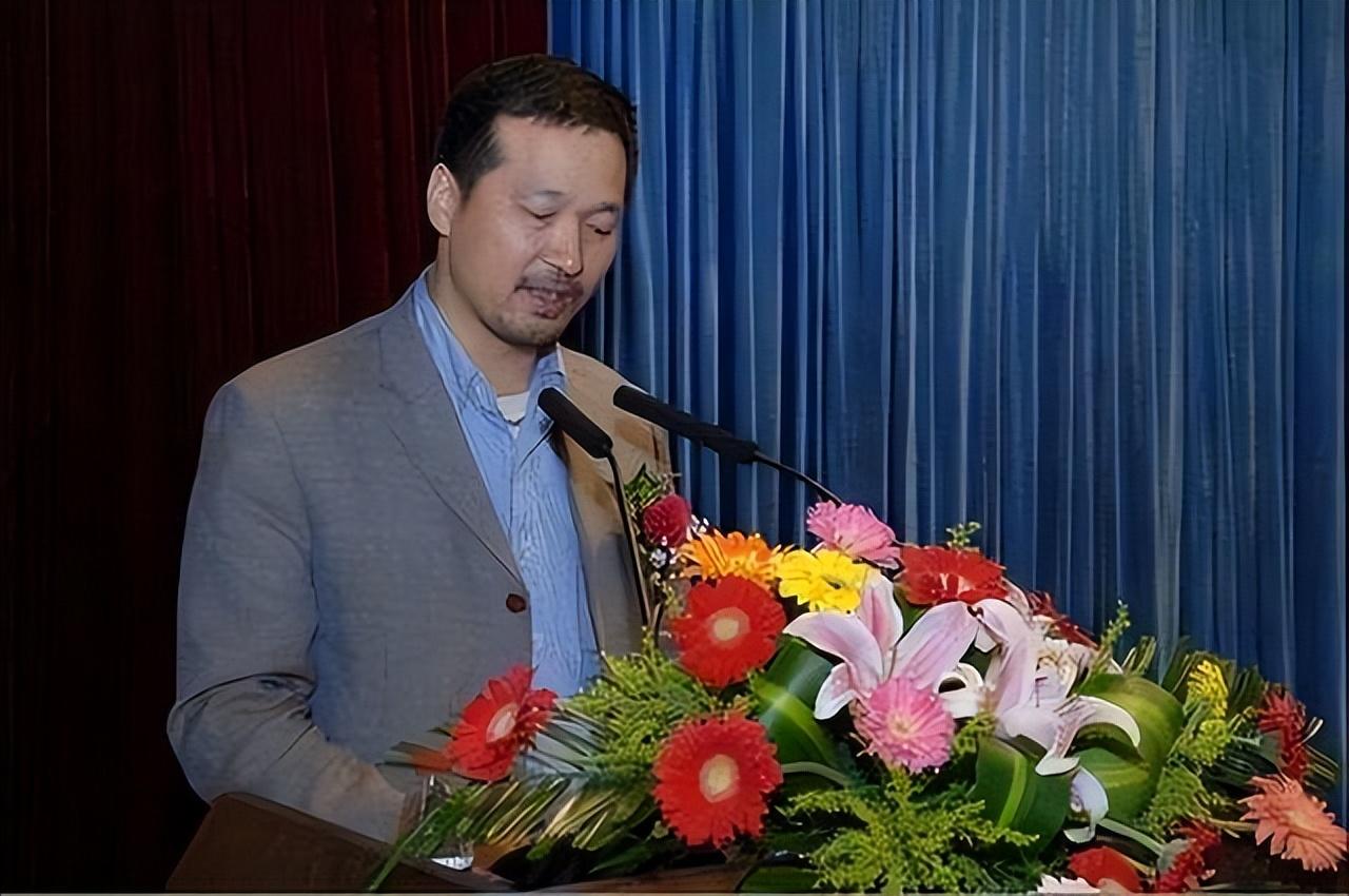 宁波首富靠一个小排插起家3年还拿了59亿的分红