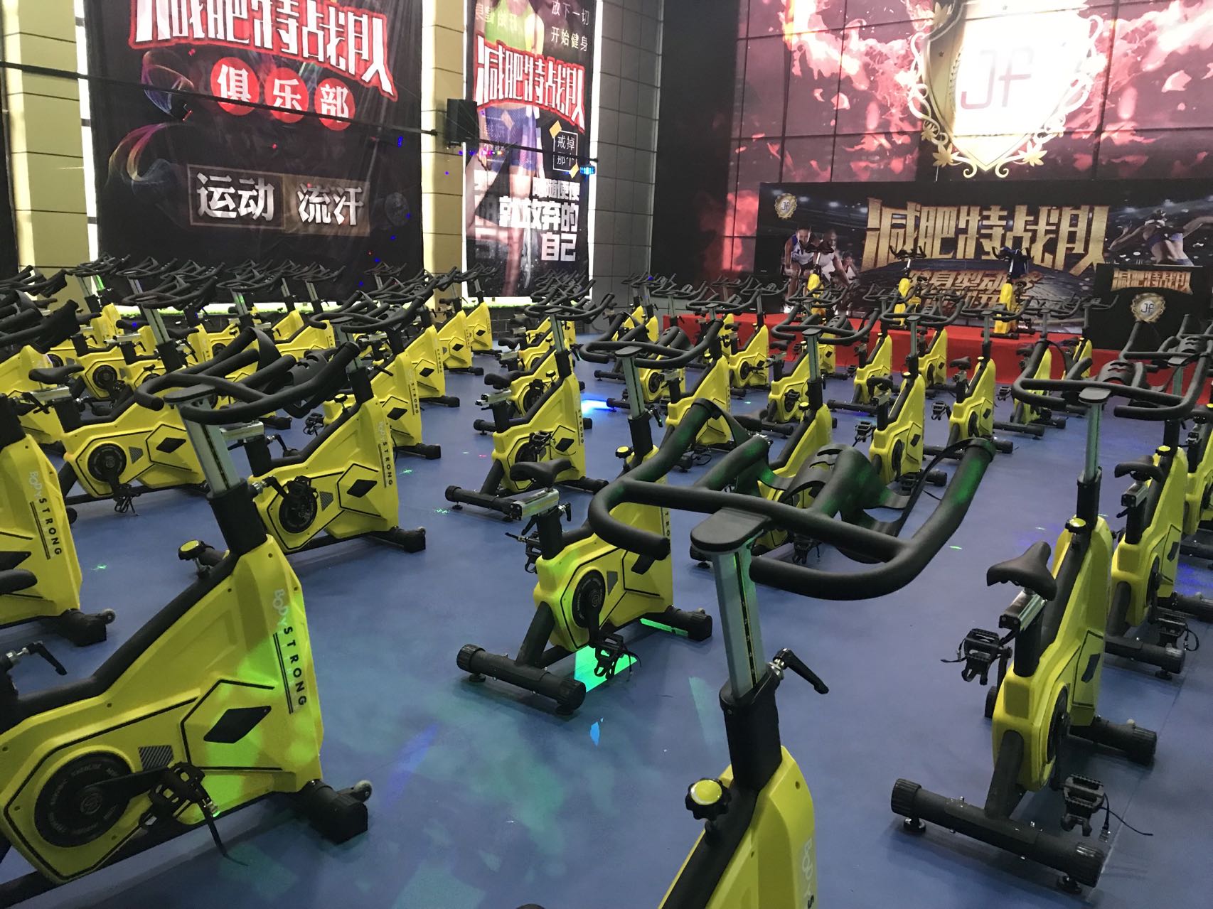 体能训练训练器械案例展示宝德龙健身器材