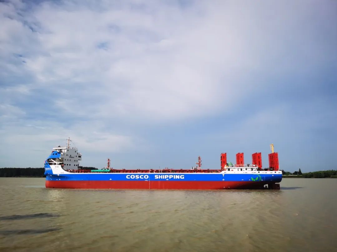 世界首制700teu江海直达纯电池动力集装箱船在扬州出坞航运界