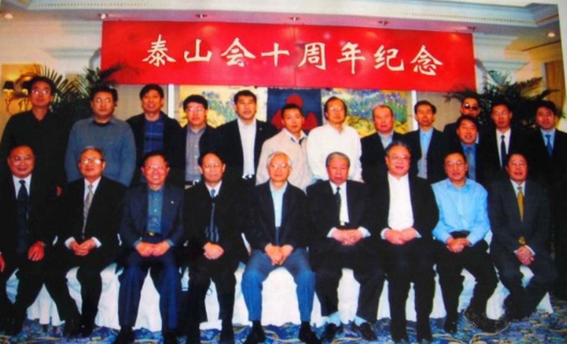 柳传志的帮助下,卢志强顺利加入了曾经马云都想加入却被拒绝的泰山会