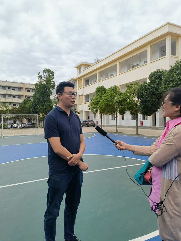 体验店(和谐大商汇)已经向江川区翠峰中学捐赠了学校必备的硬件设施