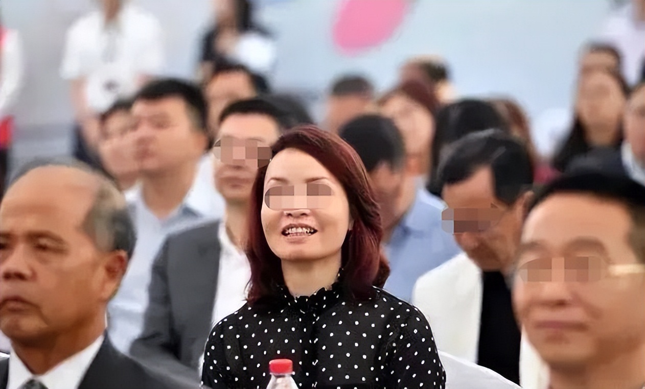 卢德燕曾是新三板上市公司铂美物业的实控人,还是港股上市公司美的