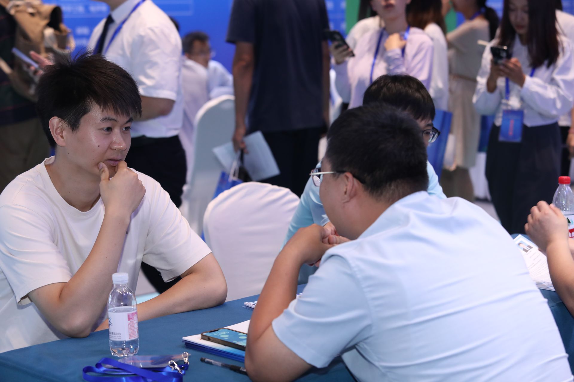 第十届"百所高校千名博士青岛行"活动交流洽谈.