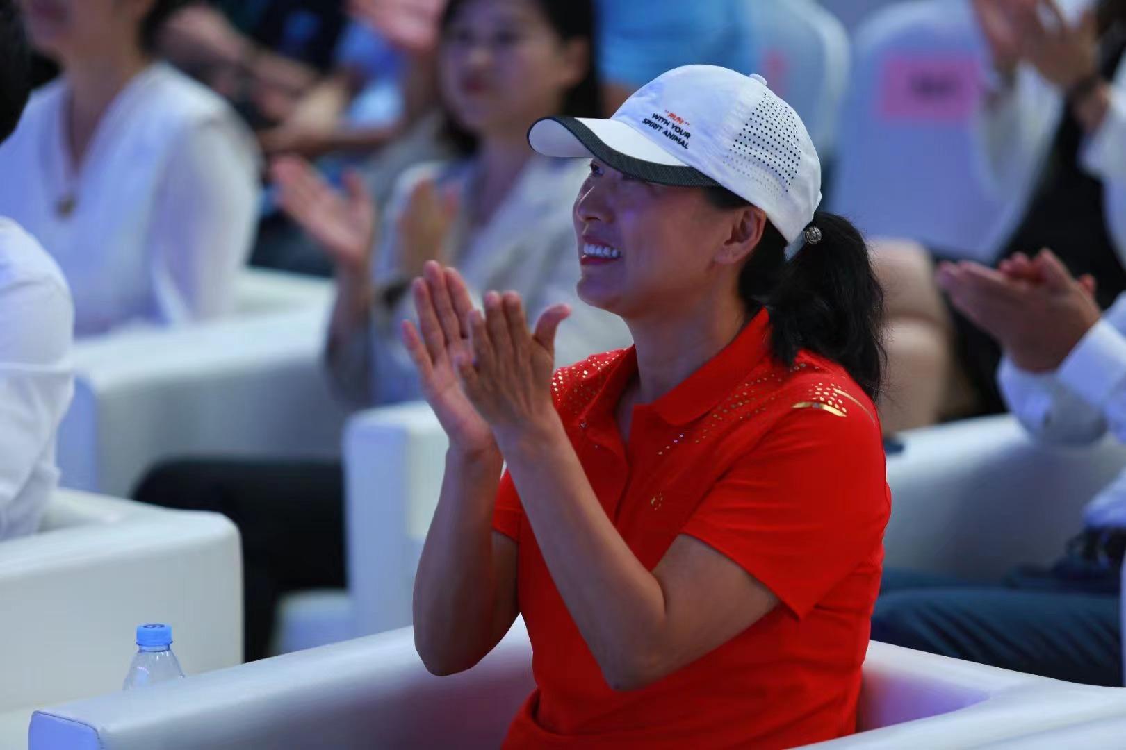 王军霞出席庆祝奥运15周年暨北京奥园双奥体育文化周