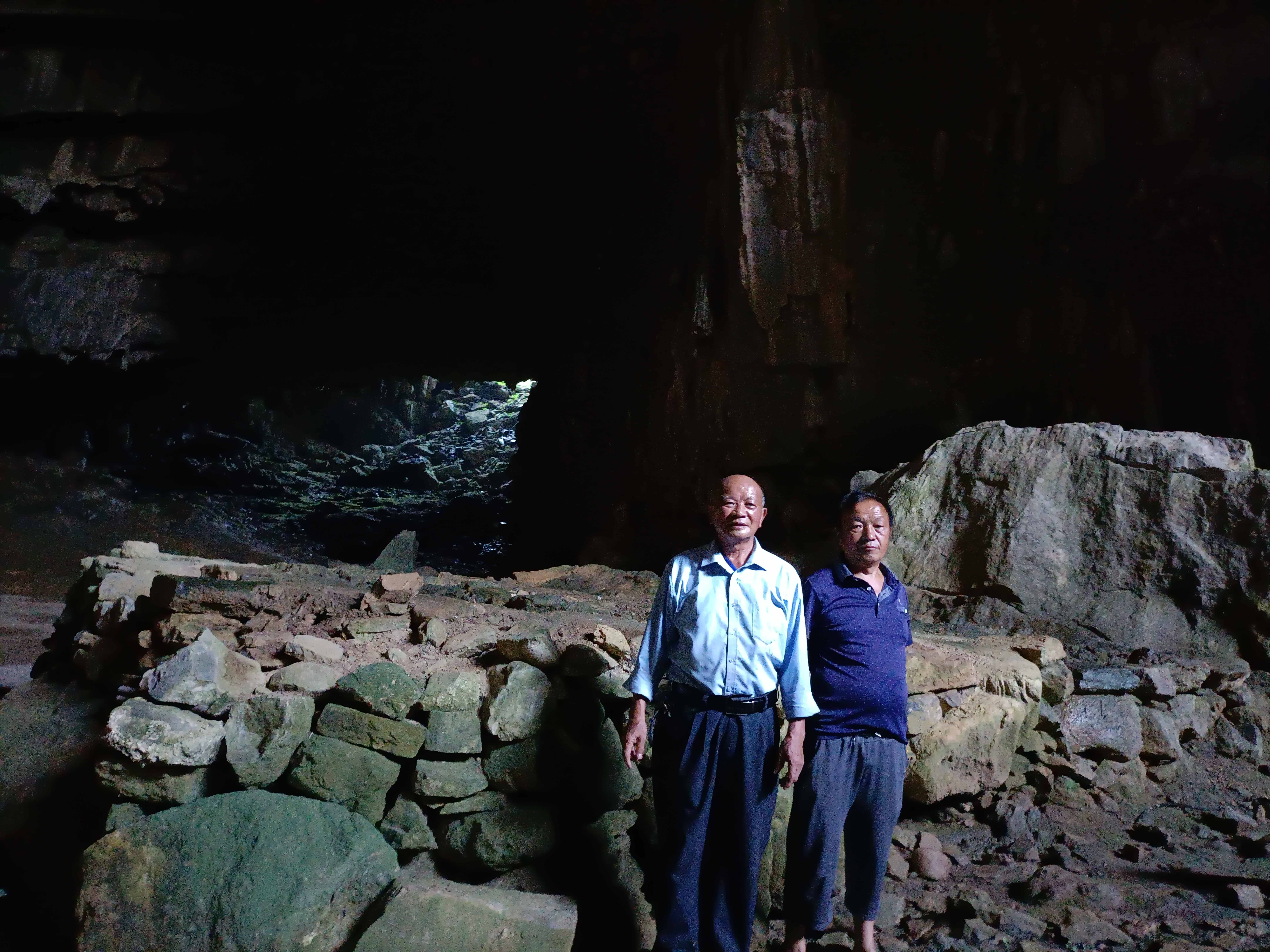 孟获洞有个天然点将台