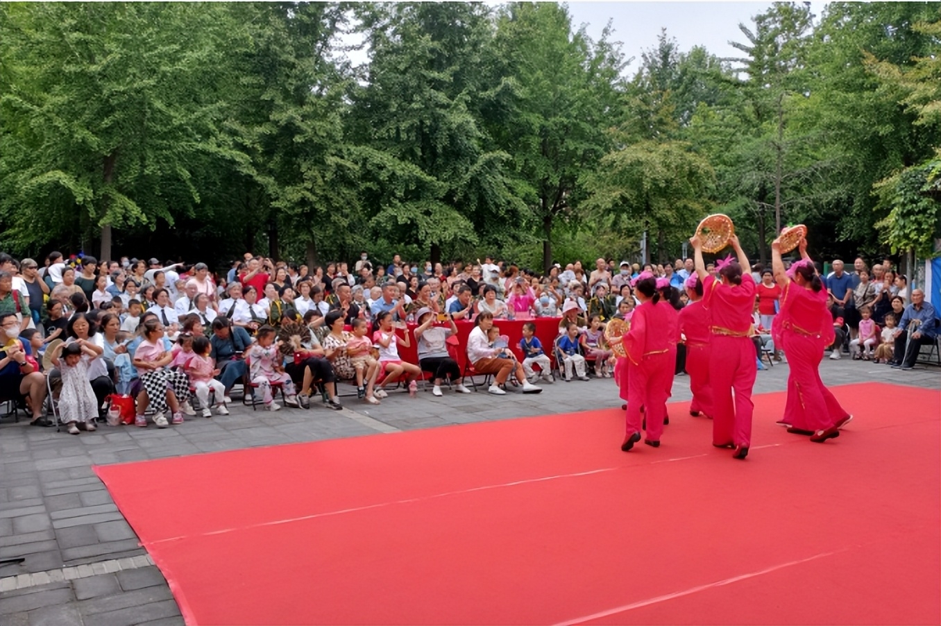 北京丰台青塔东里社区夏日文化广场文艺演出活动成功举行