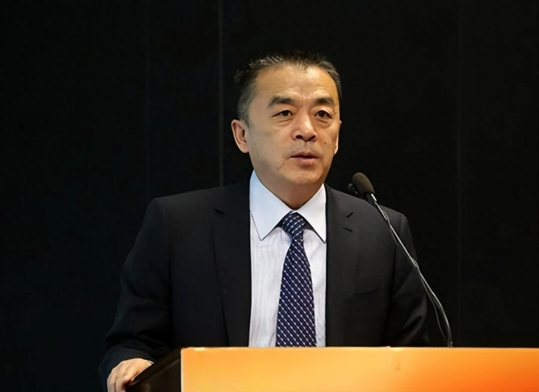 四川乐山走出3位富豪1人是首富1人曾是小学老师1人广东发家