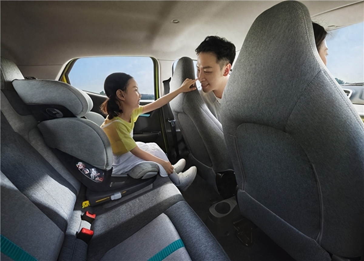 解锁接娃神器二胎家庭不妨看看江铃小麒麟