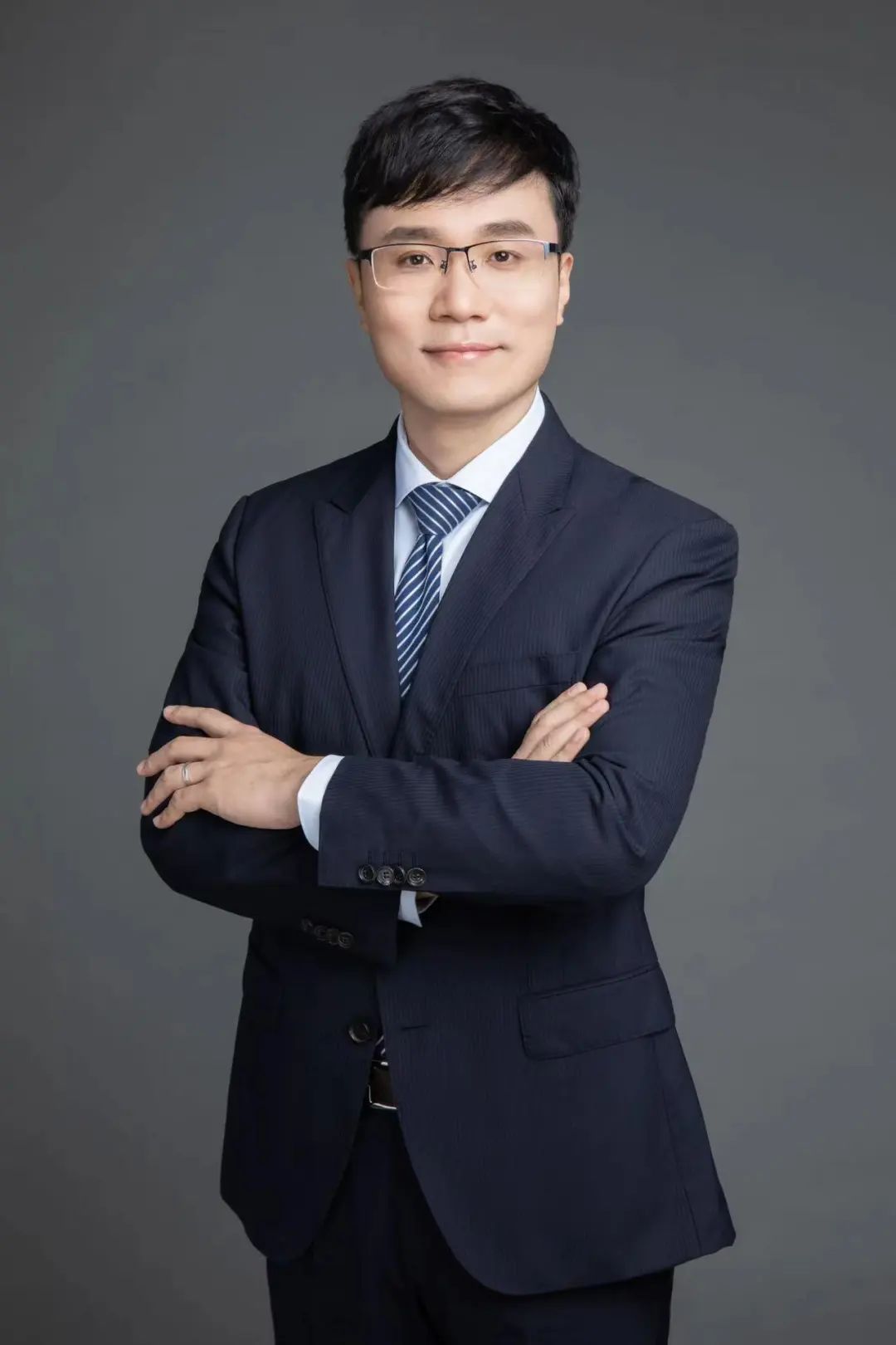 刘志阳,李卓政,徐松伟,谢天,谢磊等老师获得"校先进工作者"荣