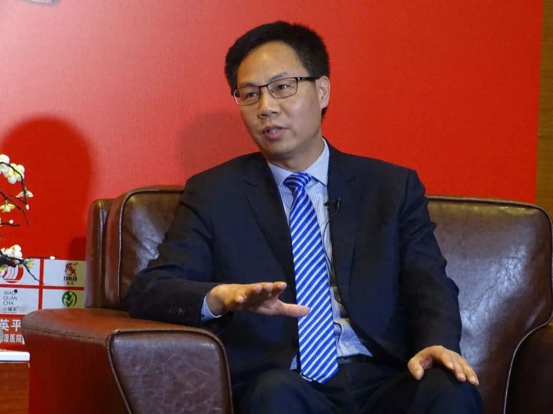 贡河国酒叶志聪赴港出席第八届一带一路高峰论坛