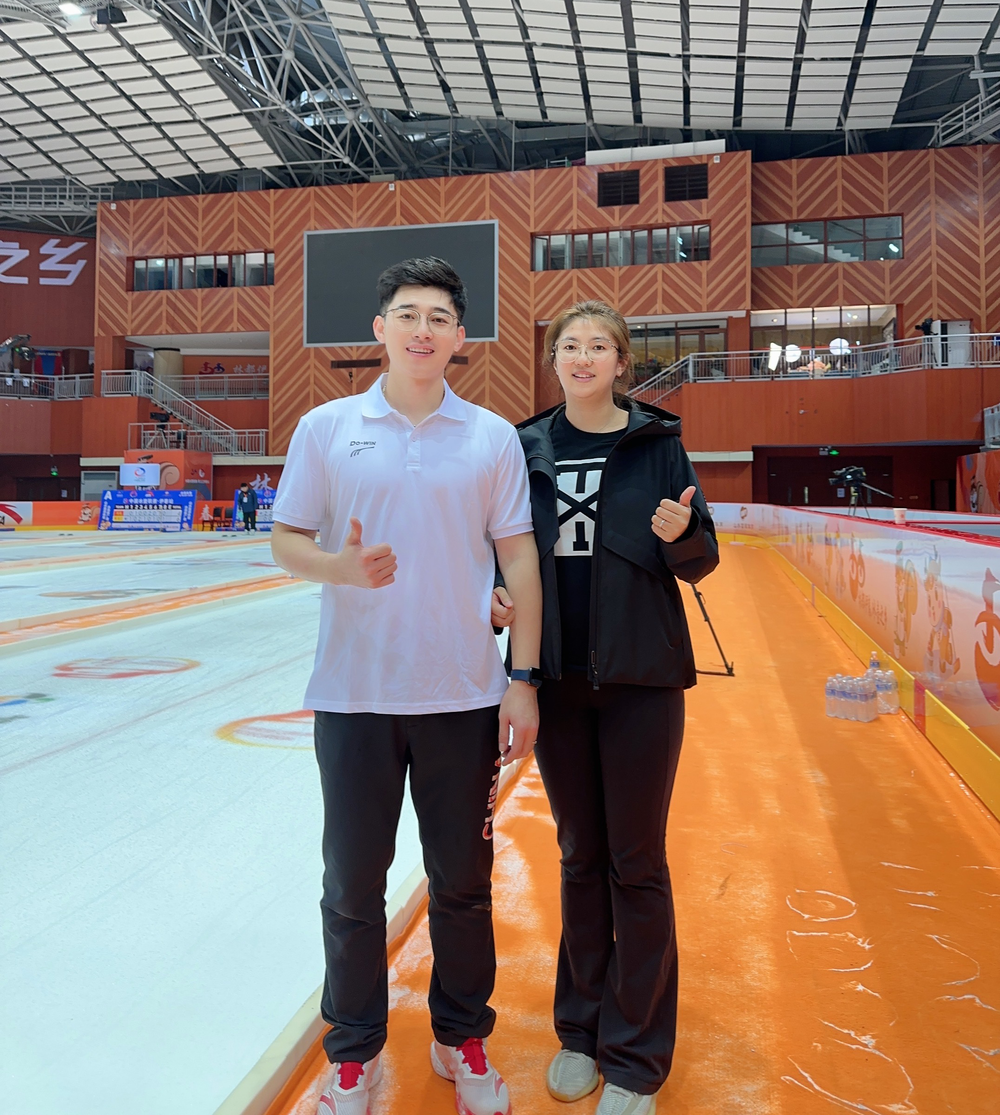 许静韬梅杰冰壶夫妇携手双双斩获中国冰壶联赛伊春站冠军