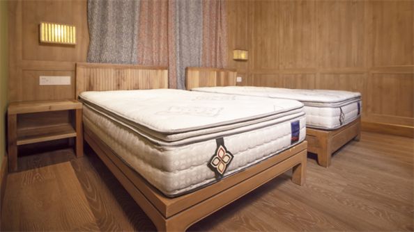 「心灵圣境」床垫在细节方面融入了大量的藏式文化,如外观纹样中的八