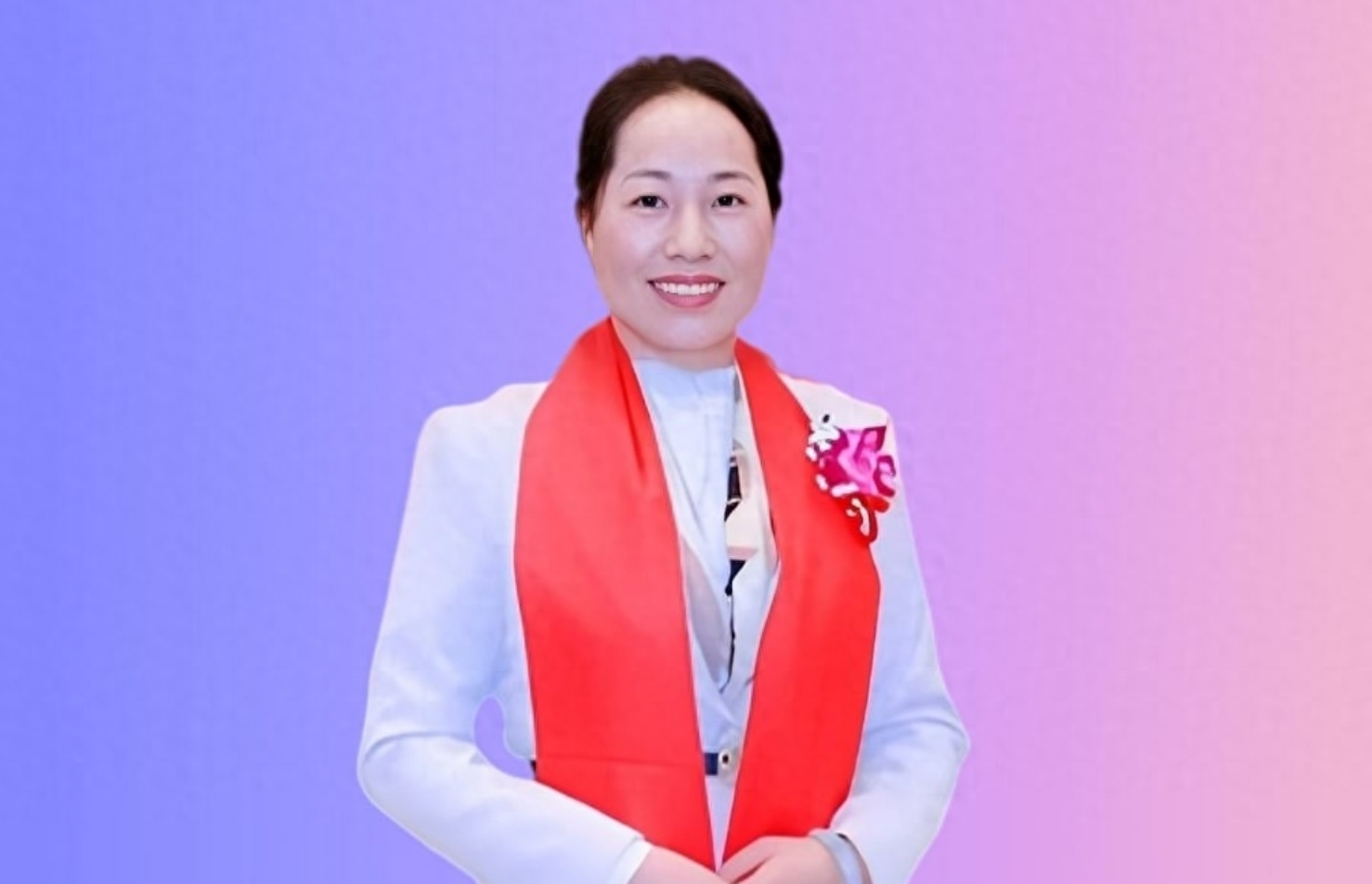 56%的股份,文彩霞也持有5.48%,两人组