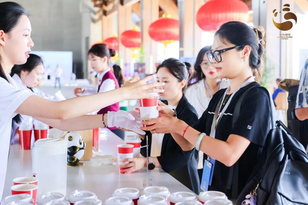 微酒现场和美同行五粮液与金熊猫奖共促文明交流互鉴