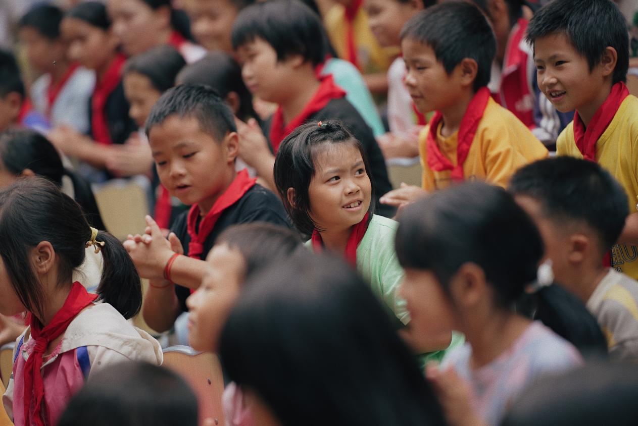 携手最高检帮扶办,海信冰箱·雨辰助学送来“流动电影院”-家电圈官网