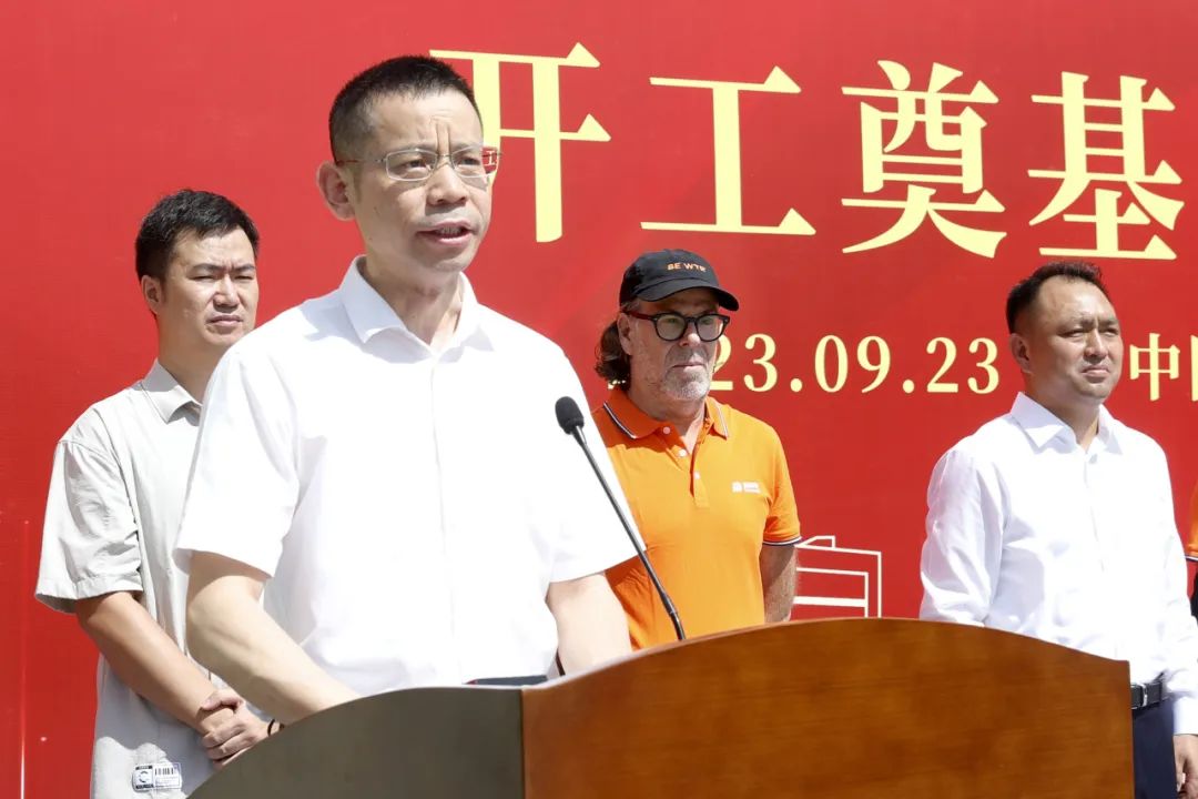 海沧台商投资区党工委委员,管委会副主任章春杰出席奠基仪式,并在讲话