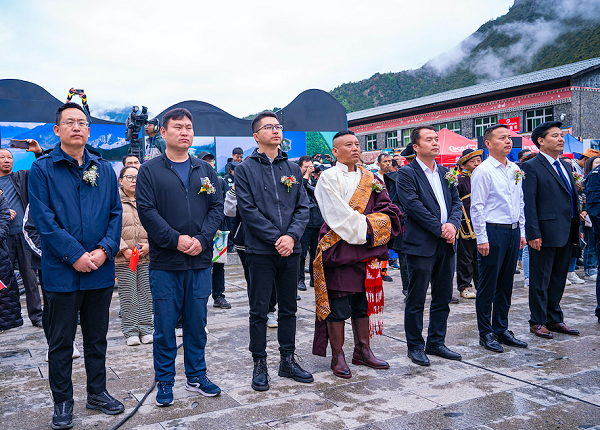 首页>创作中心>正文>工布江达县委副书记,政府县长白多致开幕词.