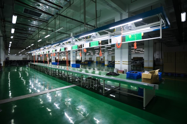 最后,推荐想了解工厂生产的去看看上世纪卓别林拍的电影,摩登时代.