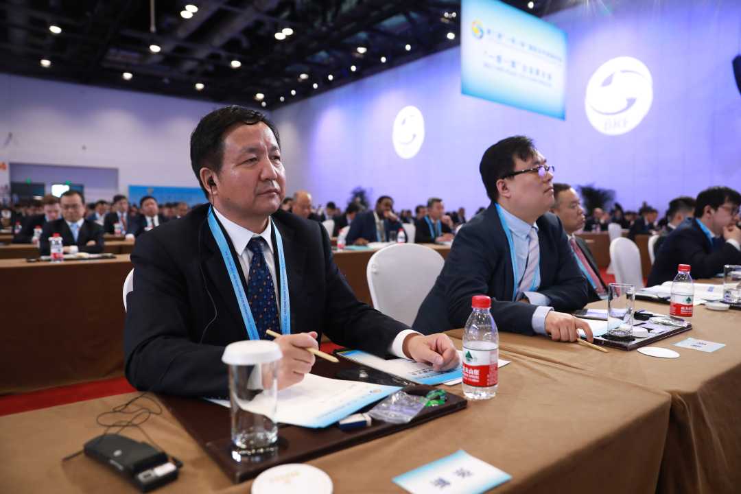 新特能源业绩饱餐之后冲a盲目扩长或致积食上市之后或留一地鸡毛