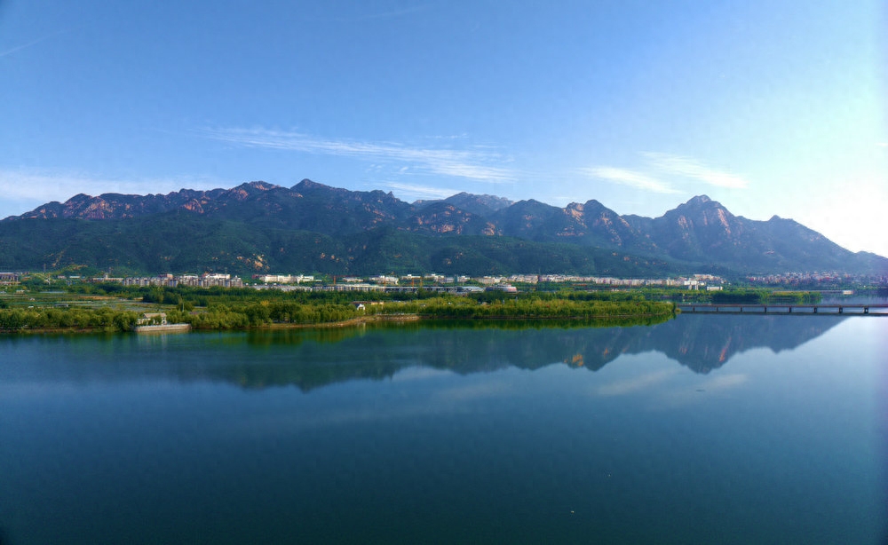 无人机航拍泰安天平湖湿地公园湖光山色美如画
