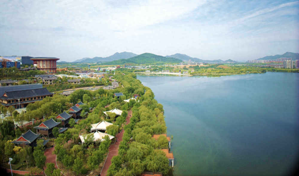 无人机航拍泰安天平湖湿地公园湖光山色美如画