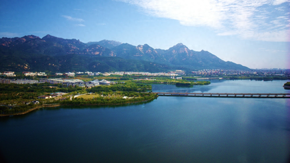 无人机航拍泰安天平湖湿地公园:湖光山色美如画