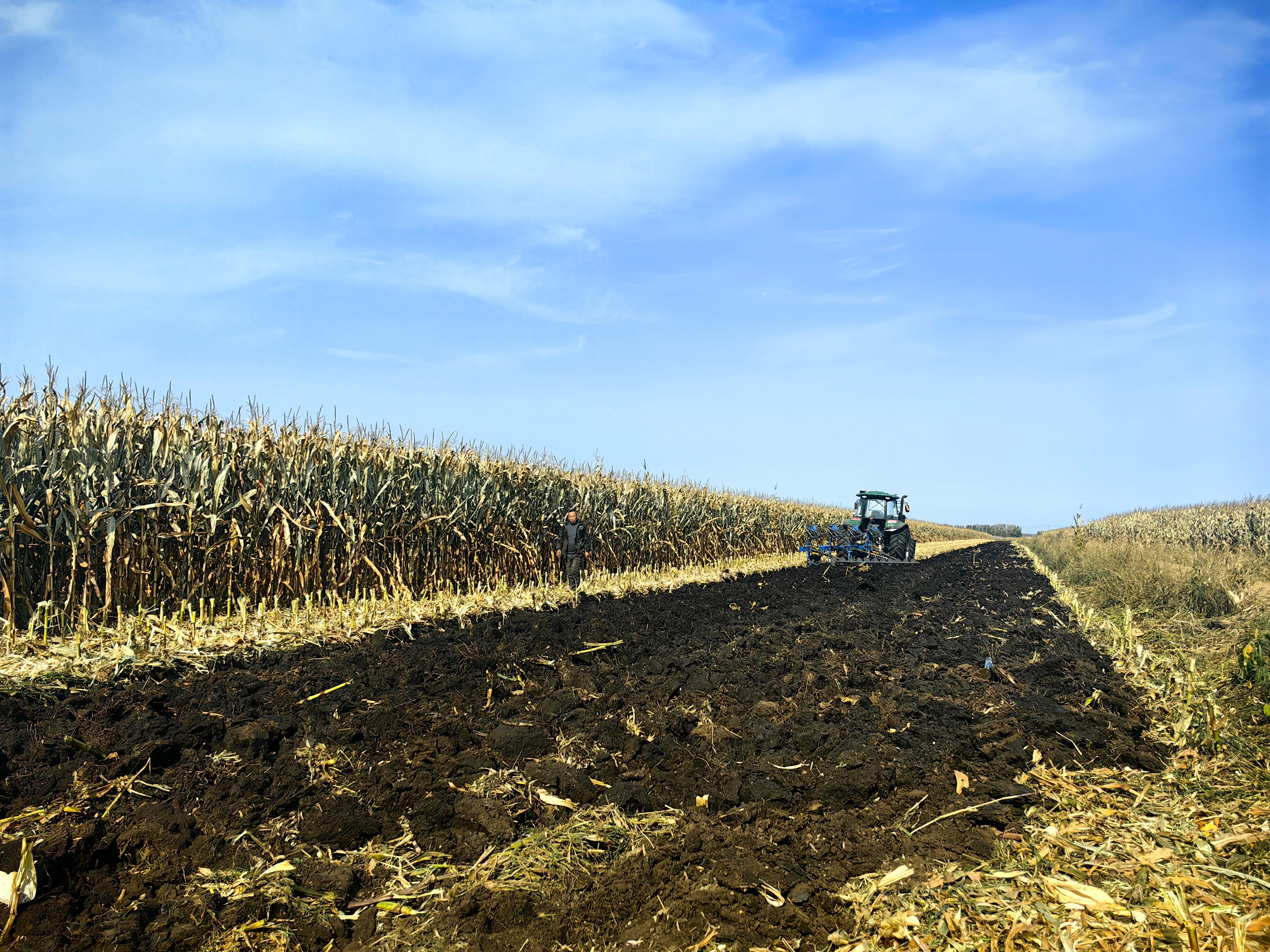 围绕大豆高产栽培模式,品种选择,病虫害防控,秸秆科学还田等方面,从