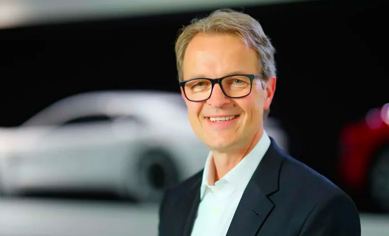 9月22日,保时捷官方宣布,现任宝马m负责客户,品牌及销售的副总裁timo