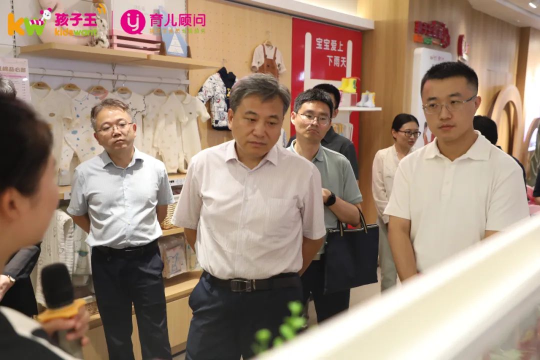 商务部市建司周强司长访问孩子王对其给予肯定