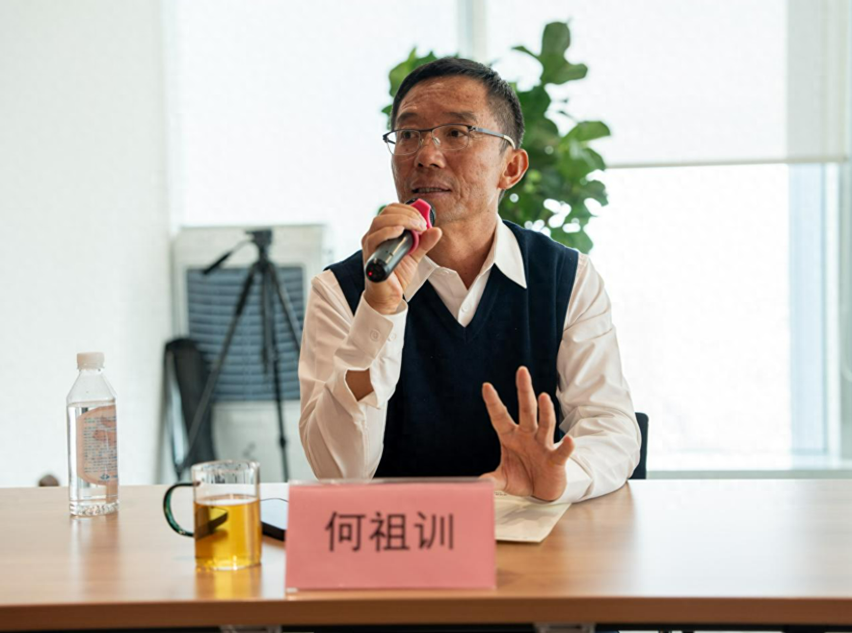 云南兽医曾闯荡广东与兄妹3人5万起家卖饲料养猪成曲靖首富