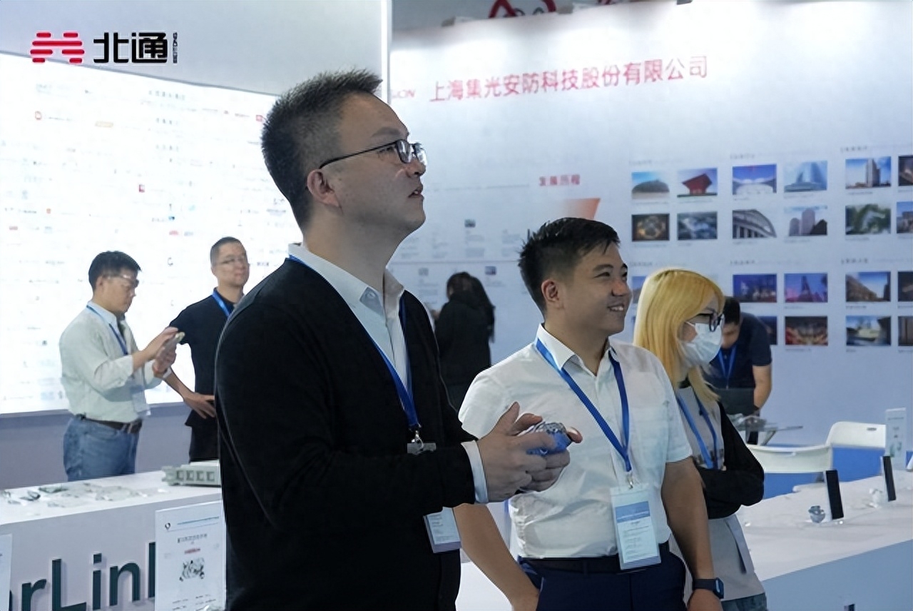 星闪游戏手柄公开北通携手华为出席2023世界vr产业大会