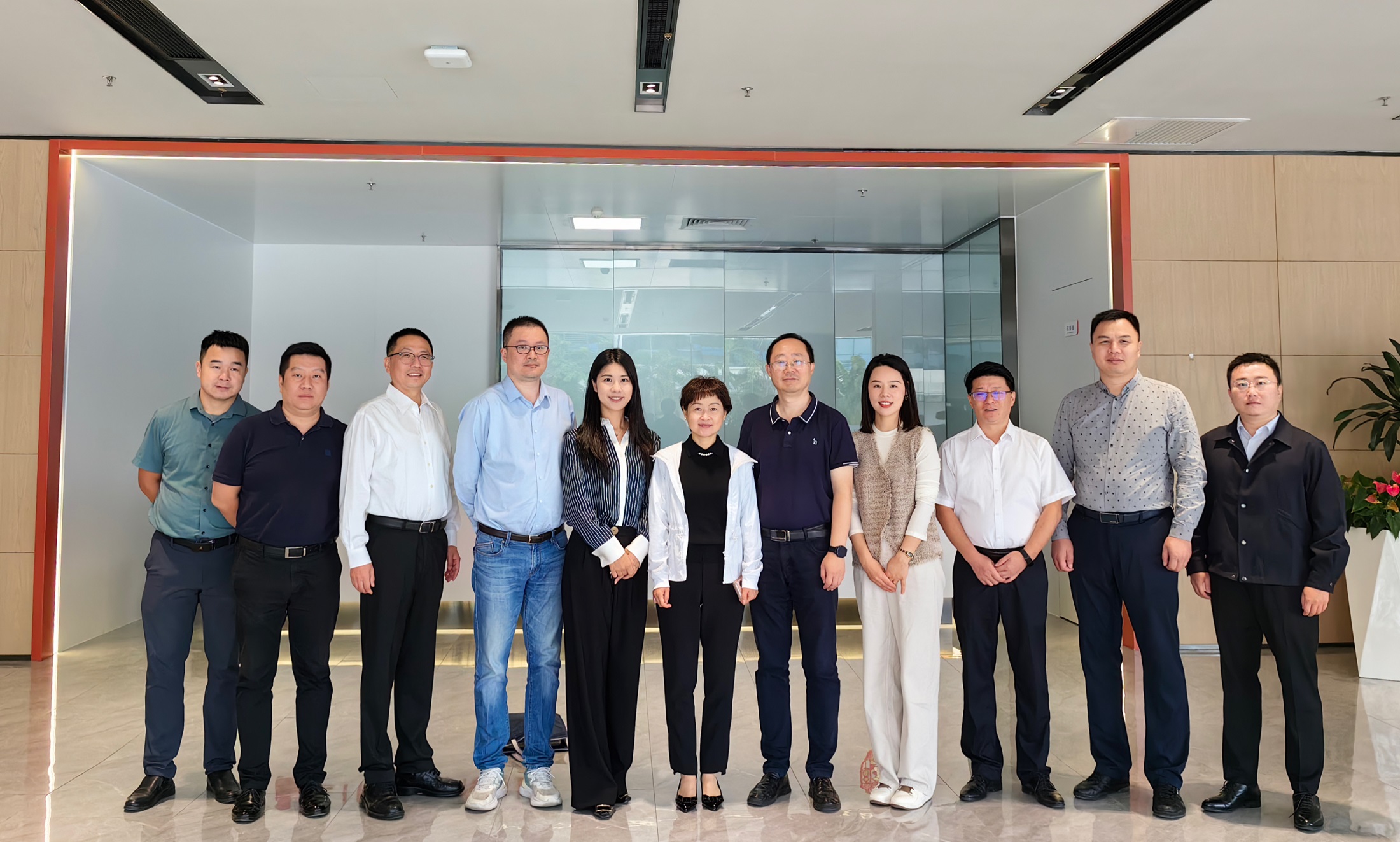 贵阳市政府及贵州国药一行莅临乐心医疗考察交流