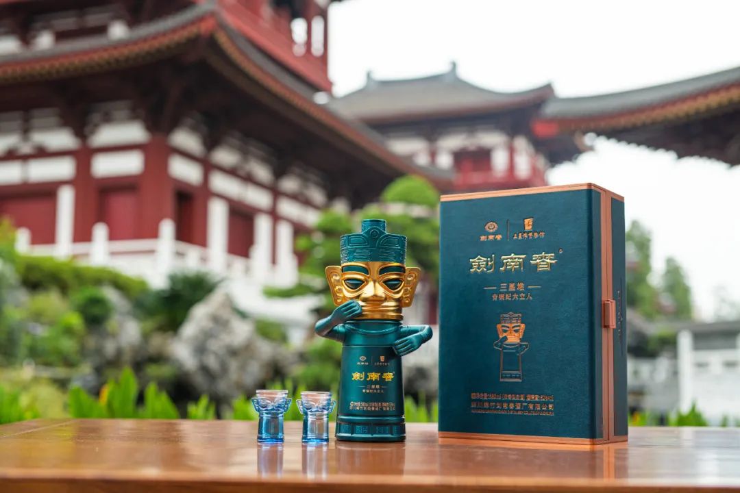 微酒热点定价1499元限量5万瓶剑南春三星堆青铜纪大立人开启预售
